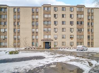 9725 S Karlov Ave APT 402, Oak Lawn, IL 60453