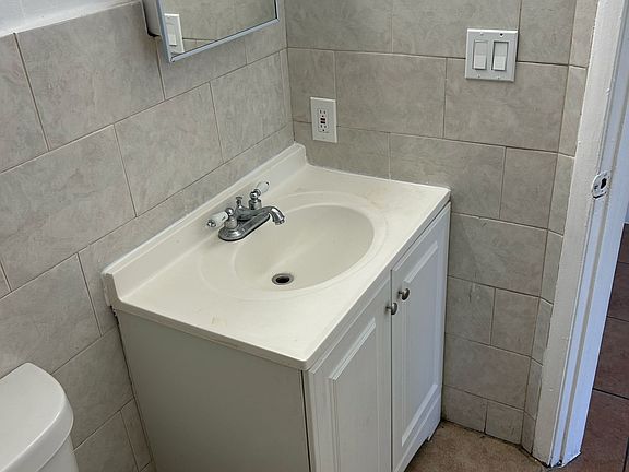 5th image of 401 SW 13th Pl APT 702