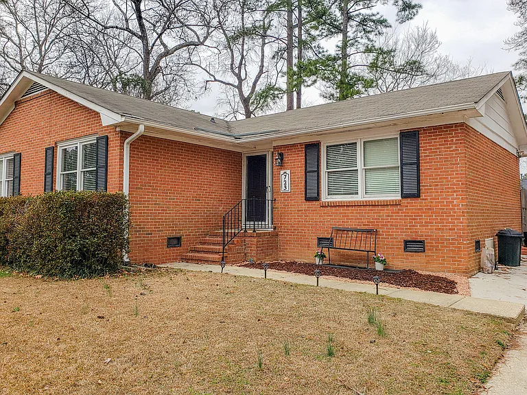 723 Skycliff Ct — Photo 4