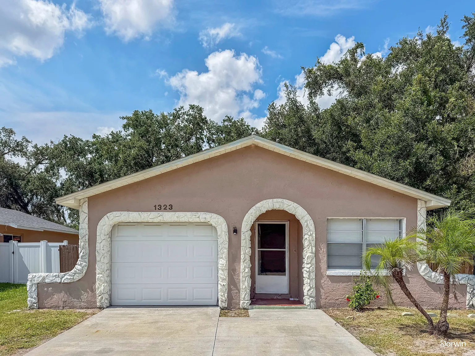 3 bed, 2.0 bath, 1117 sqft, $2,025 — Photo 3