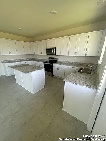 10606 Mexia Ave — Photo 5