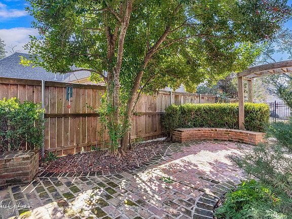 5th image of 1069 Waters Edge Cir