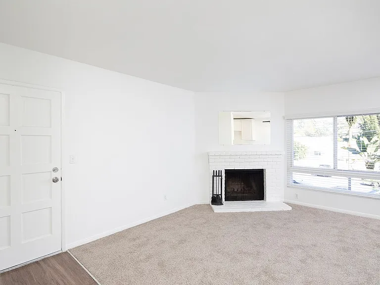 1075 Agate St #E — Photo 3