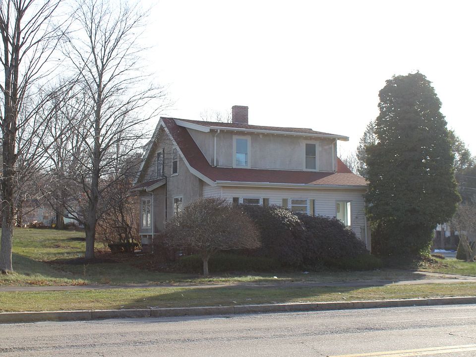 2nd image of 854 Belmont St