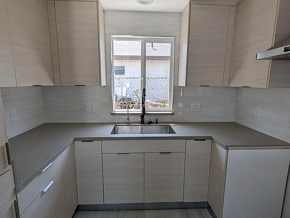 5th image of 3439 Eckhart Ave
