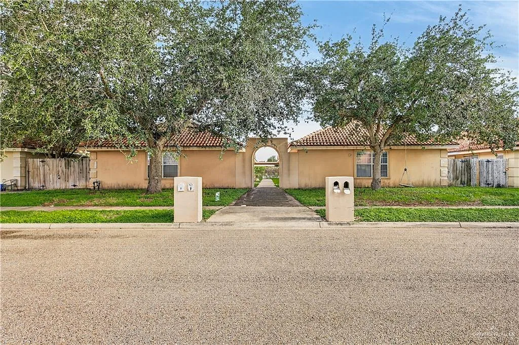 3 bed, 2.0 bath, 1092 sqft, $1,075 — Photo 1