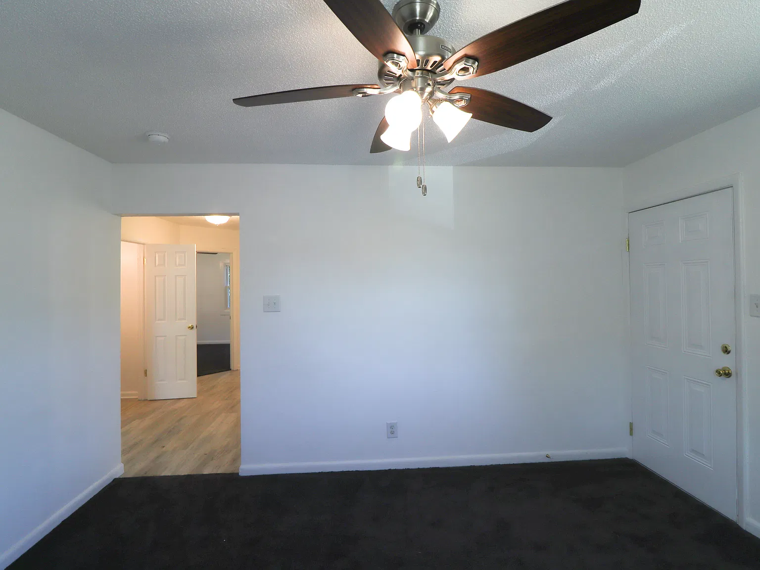 3 bed, $1,600 — Photo 2