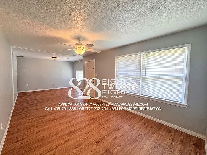 1004 Holly Dr — Photo 8