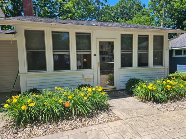 402 Oak Ave, Lakeside Marblehead, OH 43440