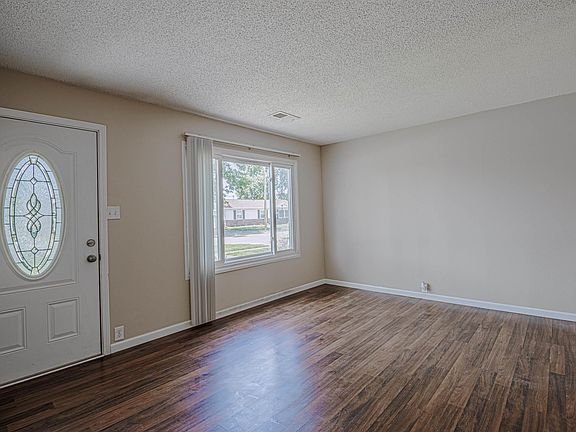 4th image of 4113 Longfield Dr