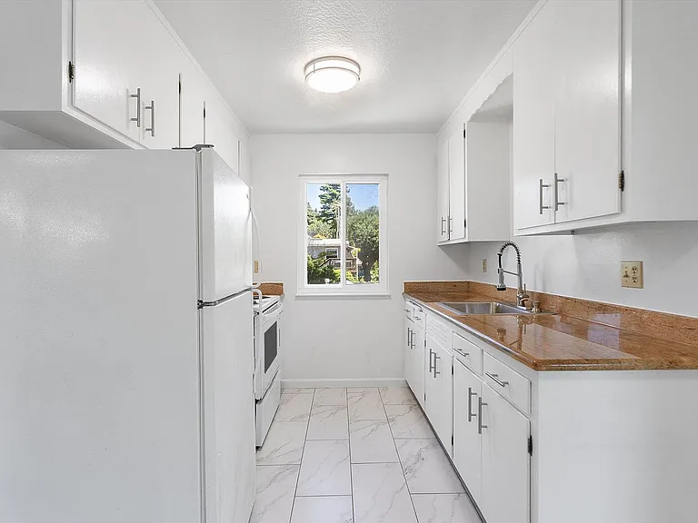1504 Alameda Ave #D - 2 bedroom | 1 bathroom — Photo 8