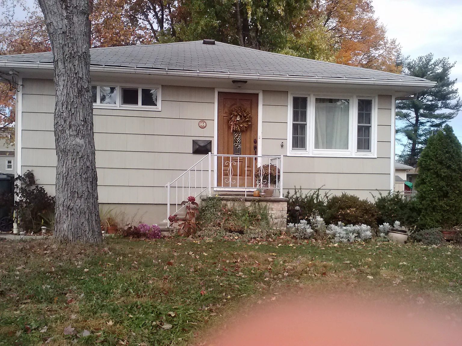 144 Florence Ave photo 1