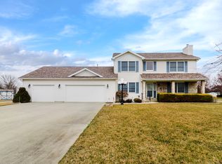 101 Hunter Ct, Hudson, IL