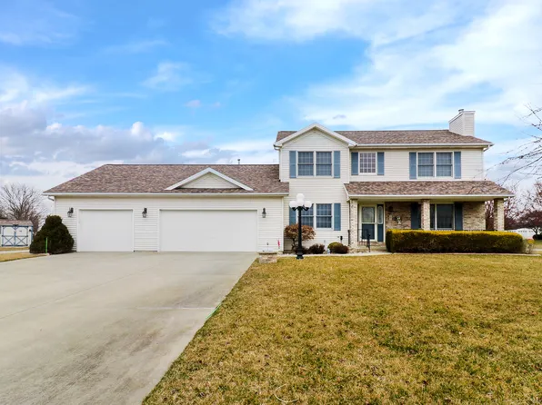 101 Hunter Ct, Hudson, IL 61748