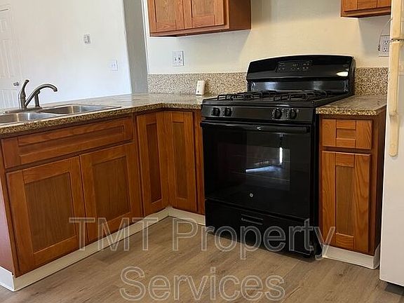 2nd image of 323 Kelly Ct