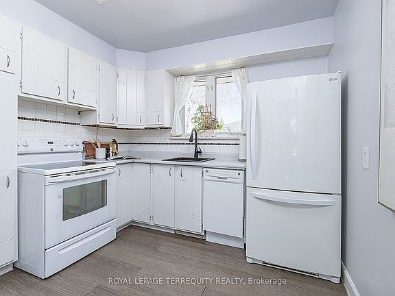 3rd image of 32 Admiral Rd
