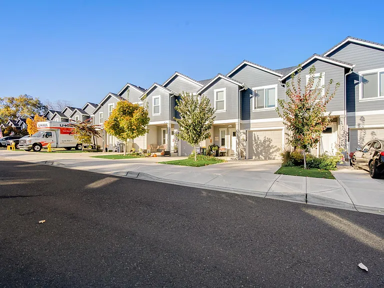 Cameo Townhomes — Photo 9
