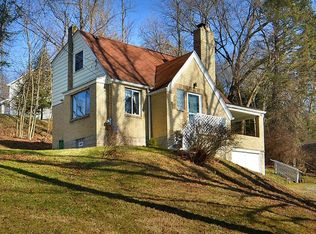 3835 Green Valley Dr, Pittsburgh, PA 15235