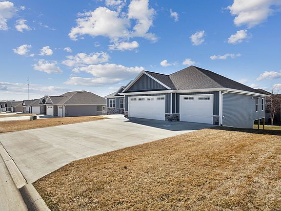 3rd image of 383 Solomia Ct
