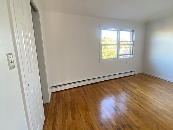 3rd image of 9-15 College Pl #2