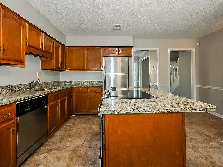 7363 Richmond Rd — Photo 10