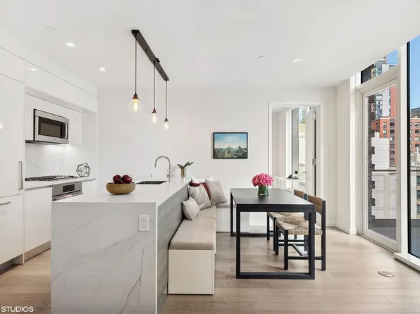 505 W 43rd St #8K, New York, NY 10036