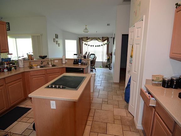 4th image of 791 Autumn St SE