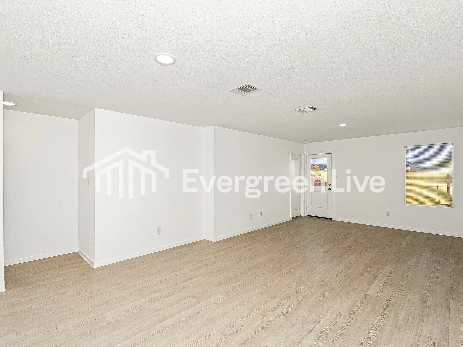 4 bed, 2.5 bath, 1897 sqft, $1,505 — Photo 3