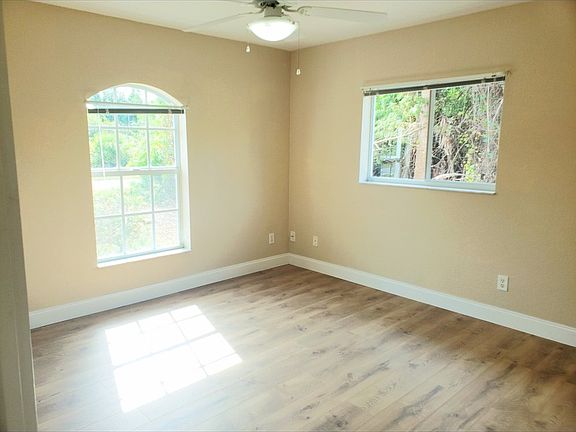 4th image of 5526 Lavender Ave