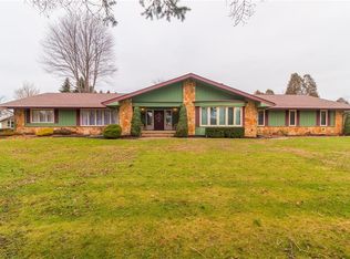 1266 Lake Rd, Conneaut, OH 44030