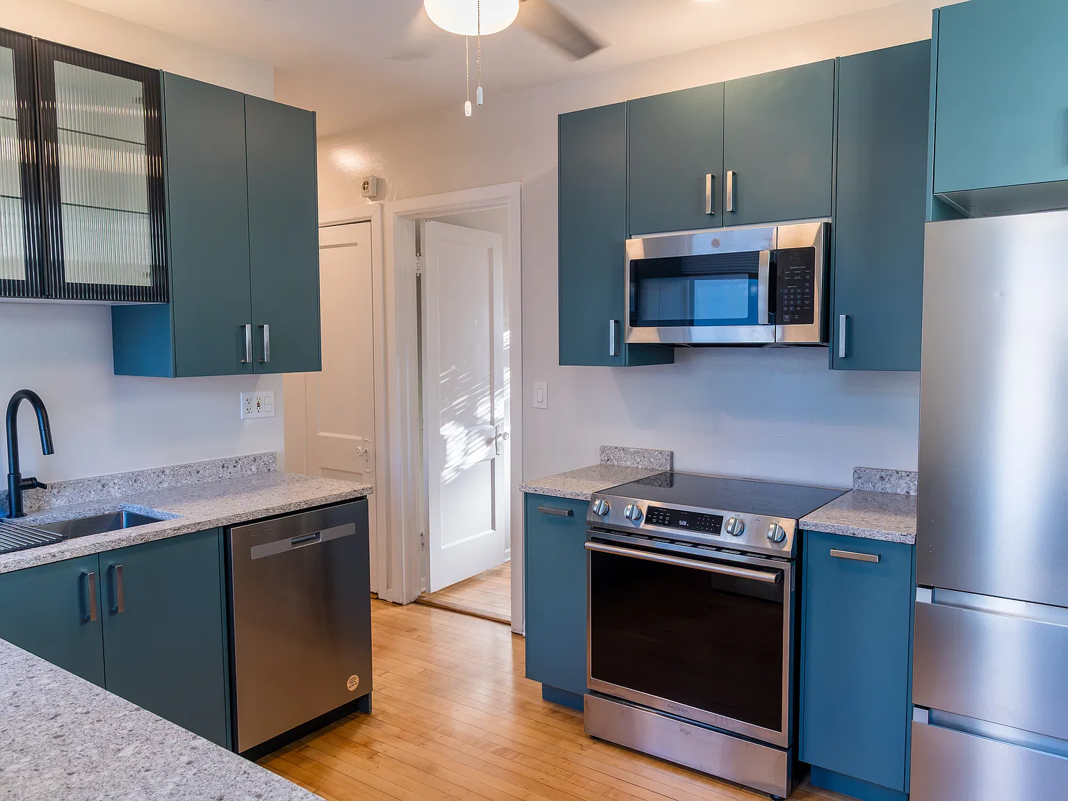 2 bed, $2,100 — Photo 3