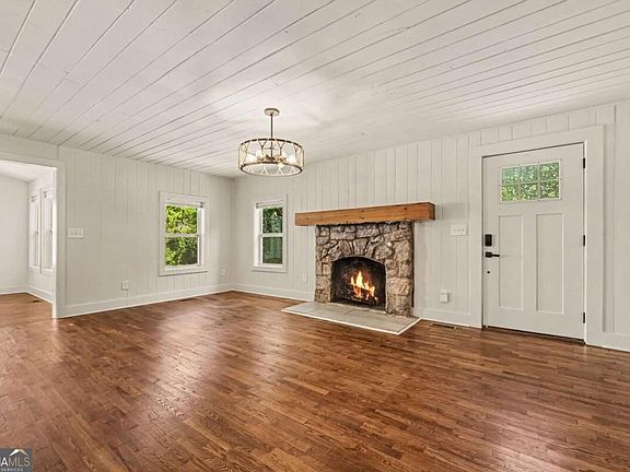 4th image of 442 Spring Dr