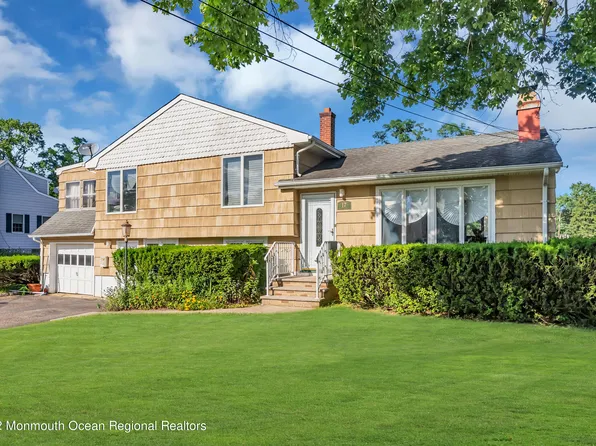 17 Johnston St, Oakhurst, NJ 07755