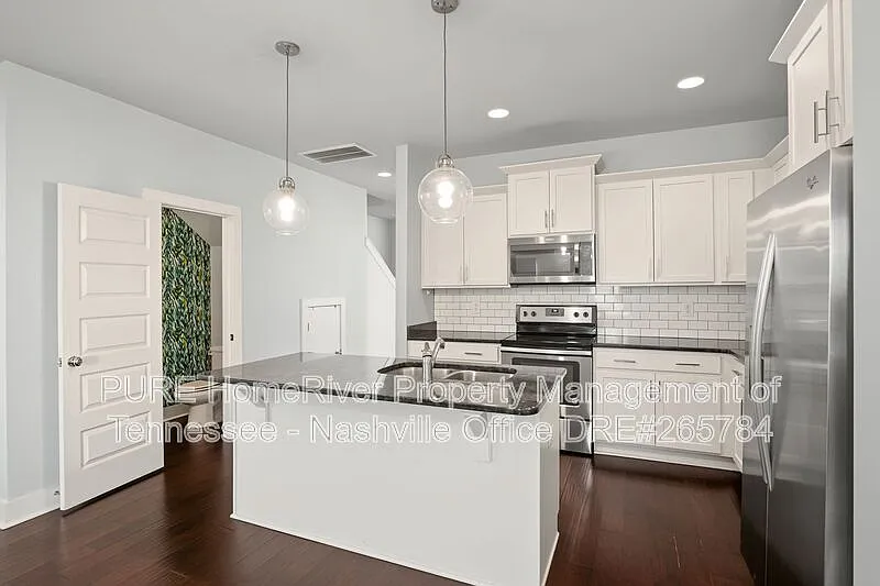3 bed, 3.5 bath, 2147 sqft, $2,850 — Photo 3