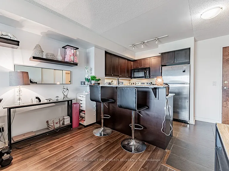 1235 Bayly St #907 — Photo 12