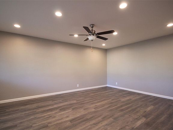 3rd image of 4622 Snead Dr