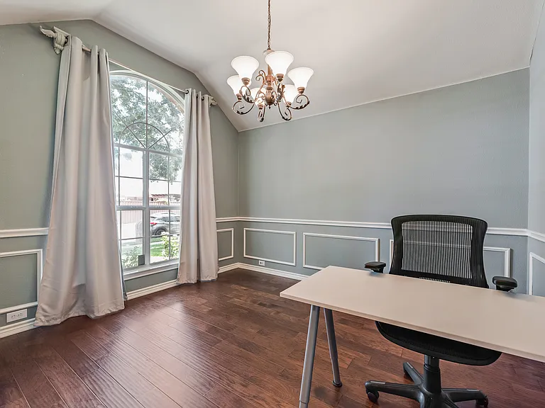 1706 Humbolt Dr — Photo 13