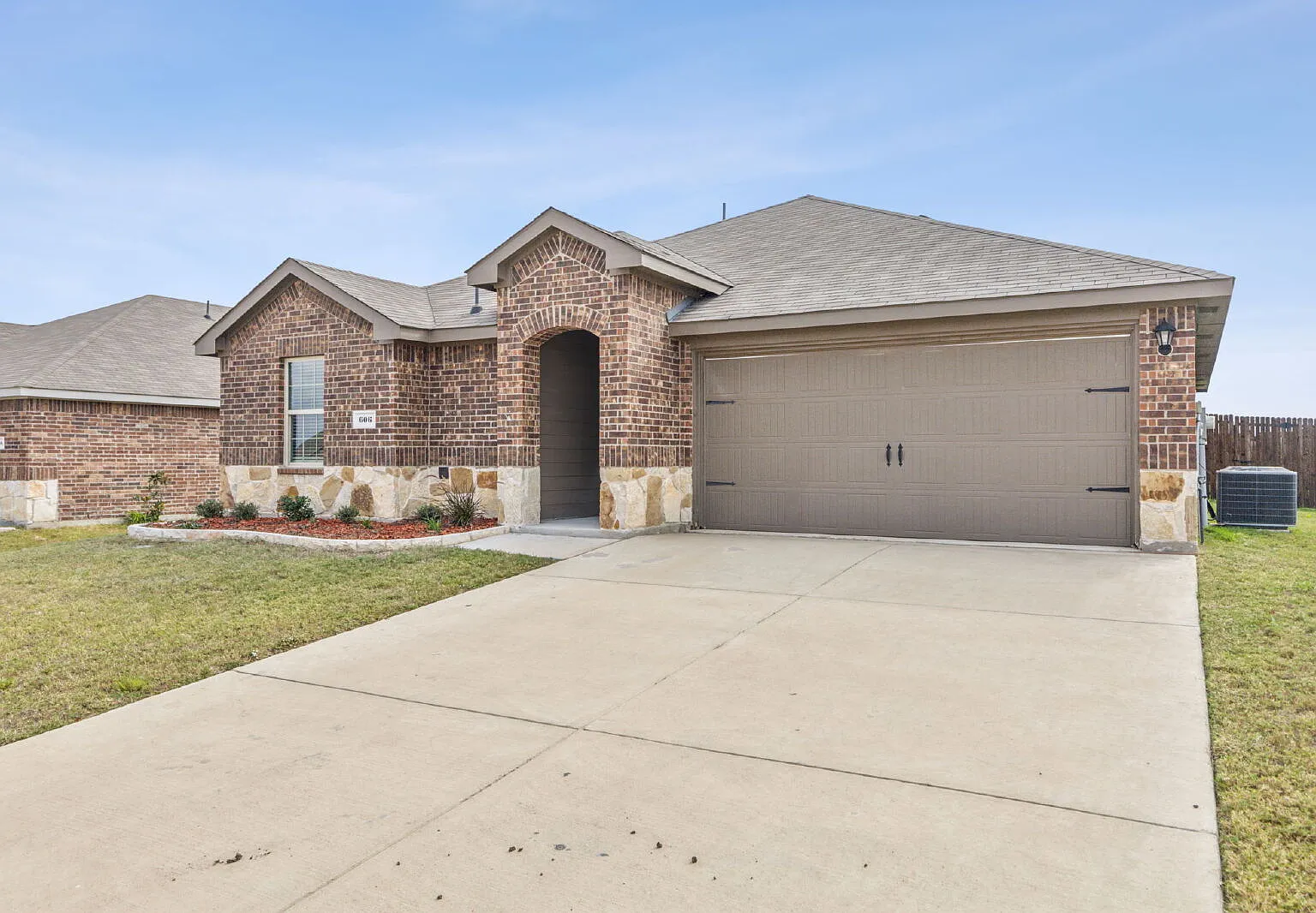 3 bed, 2.0 bath, 1310 sqft, $1,800 — Photo 1