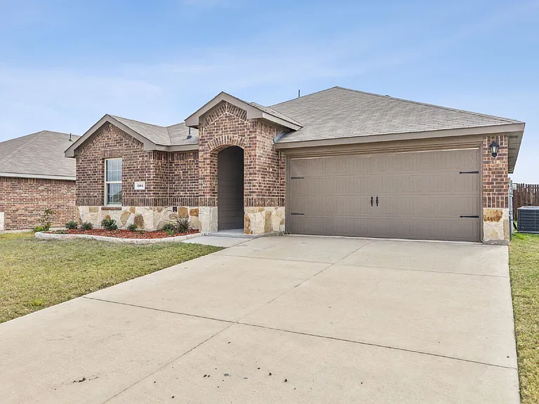 606 Wrangler Dr — Photo 1