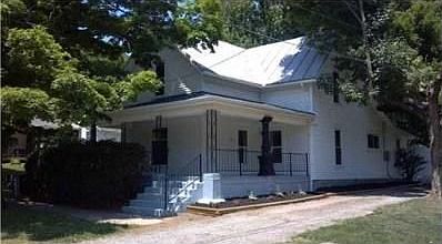 1st image of 62 Winder St