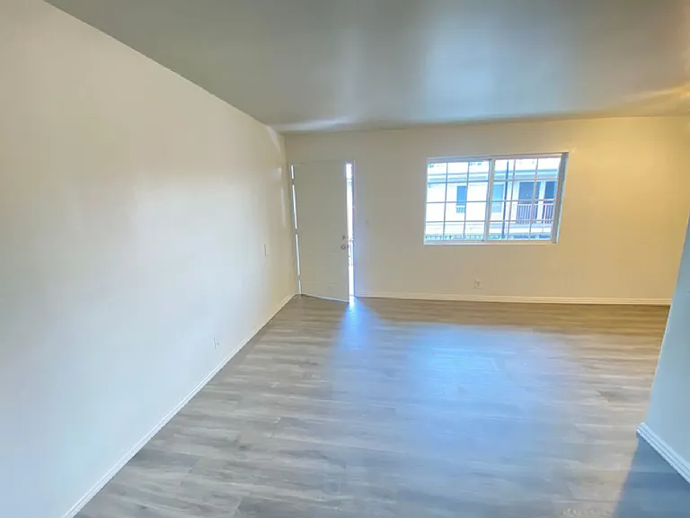1940 E Wilson Ave #7 — Photo 3