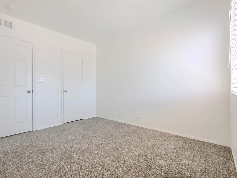 1219 E Townley Ave — Photo 23