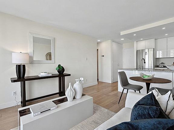 5th image of 1146 Harwood St #1008