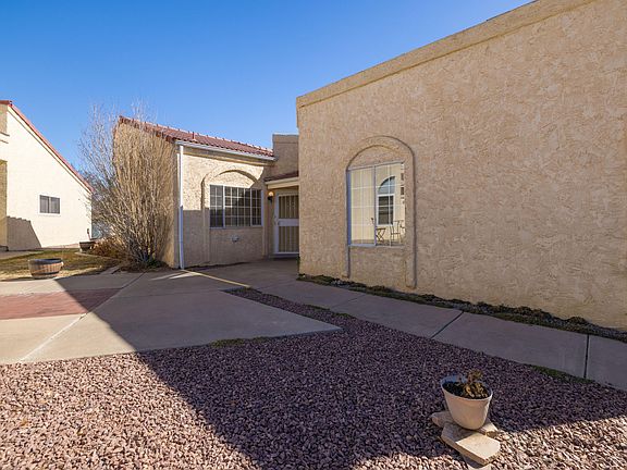 2nd image of 570 Eastlake Dr SE