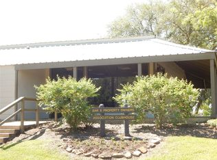 586 Cabana Trl, Angleton, TX 77515