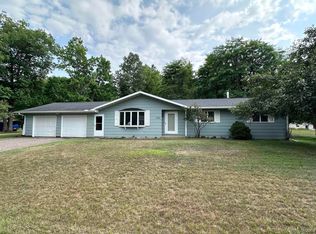 1045 Superior Ave, Kingsford, MI 49802