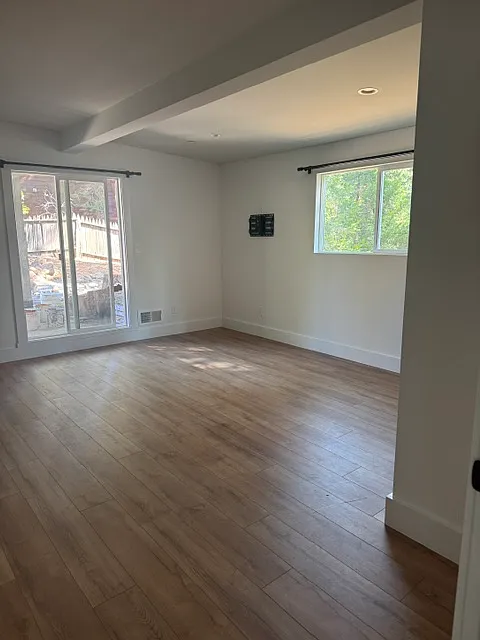 3 bed, 2000 sqft, $3,855 — Photo 4