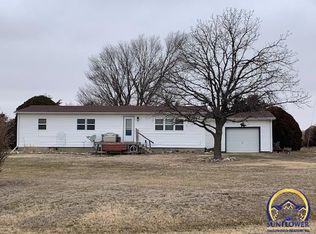 2402 Z Rd, Strong City, KS 66869