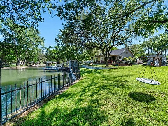 5th image of 1103 E Lake Dr
