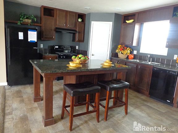 2nd image of 106 N Hawthorn Dr